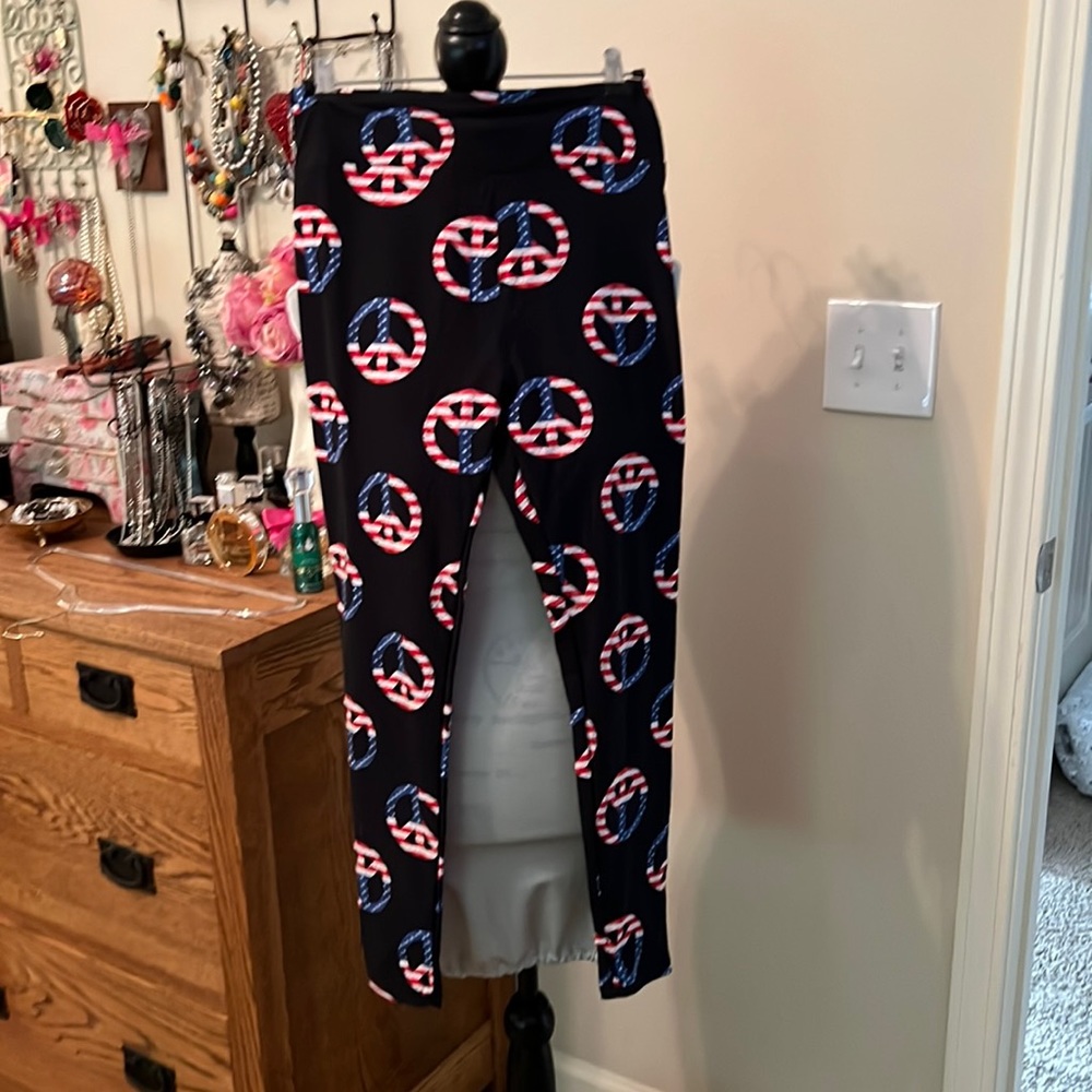 😺 Lularoe OS leggings peace signs in patriotic colors